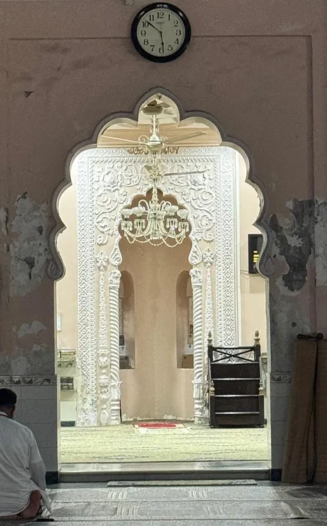 Karelwadi Hirvi Masjid and Kabrastan